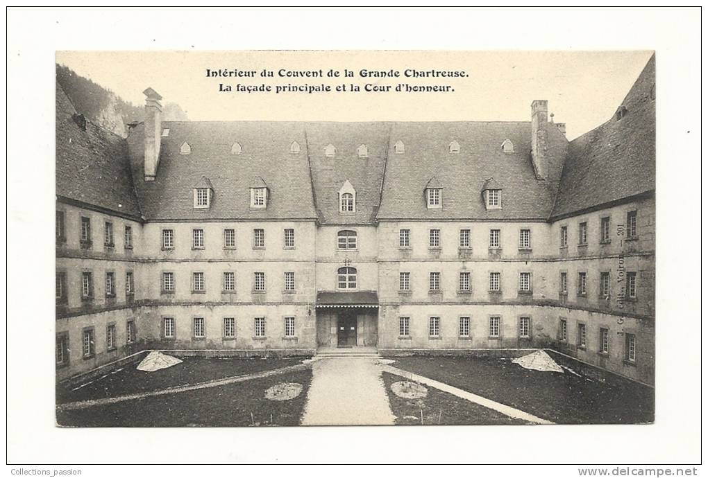 Cp, 38, Couvent De La Grande Chartreuse, Intérieur, La Façade Principale Et La Cour D'Honneur - Chartreuse