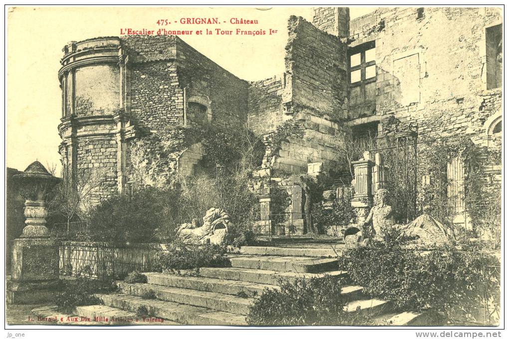 CPA  26 - GRIGNAN      Château - L´Escalier D´honneur Et La Tour François 1er      Voyagée 1910     (TBE) - Grignan