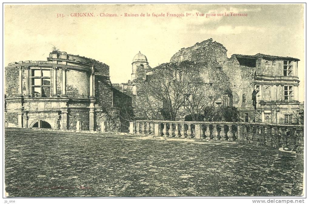 CPA  26 - GRIGNAN      Château - Ruines De La Façade François 1er - Vue Prise Sur La Terrasse     Voyagée 1910    (TBE) - Grignan