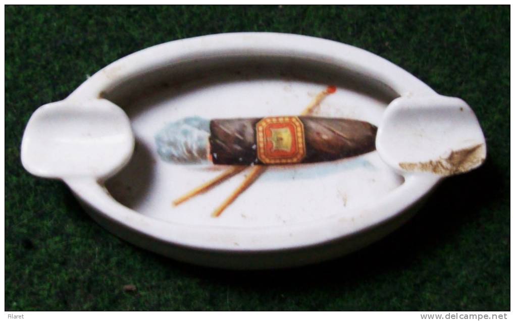 TOBACCO ASHTRAY,INTERBELIC PERIOD - Porcelana