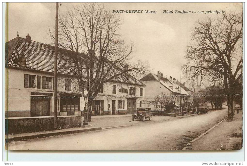 PORT LESNEY  -  Hôtel Bonjour Et Rue Principale.(carte Vendue En L'état). - Autres & Non Classés