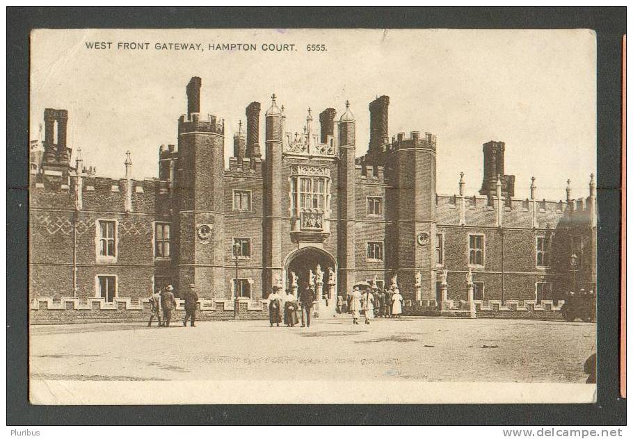 WEST FRONT GATEWAY, HAMPTON COURT, VINTAGE POSTCARD - Middlesex