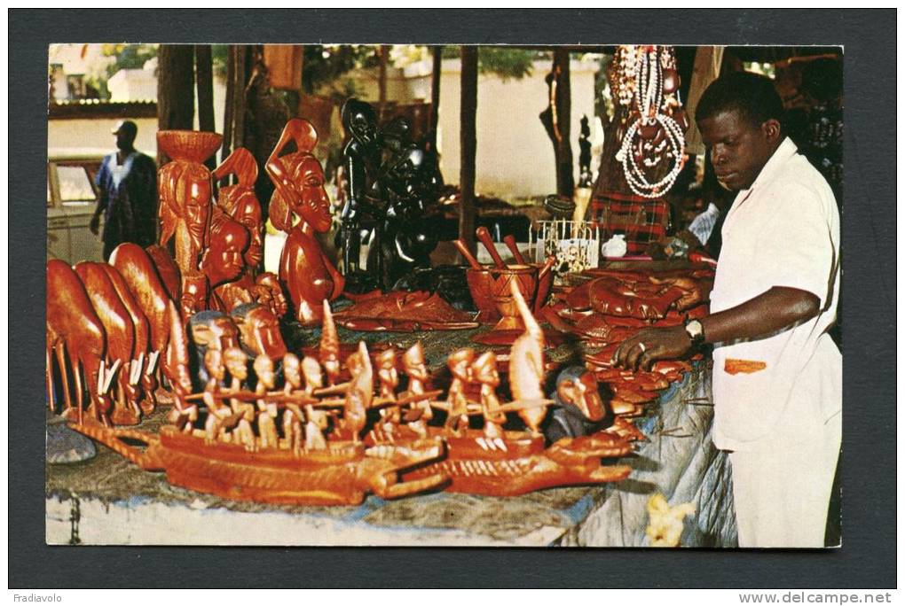 Afrique - Gambie - Vendeur D'art Traditionnel Africain - Gambia