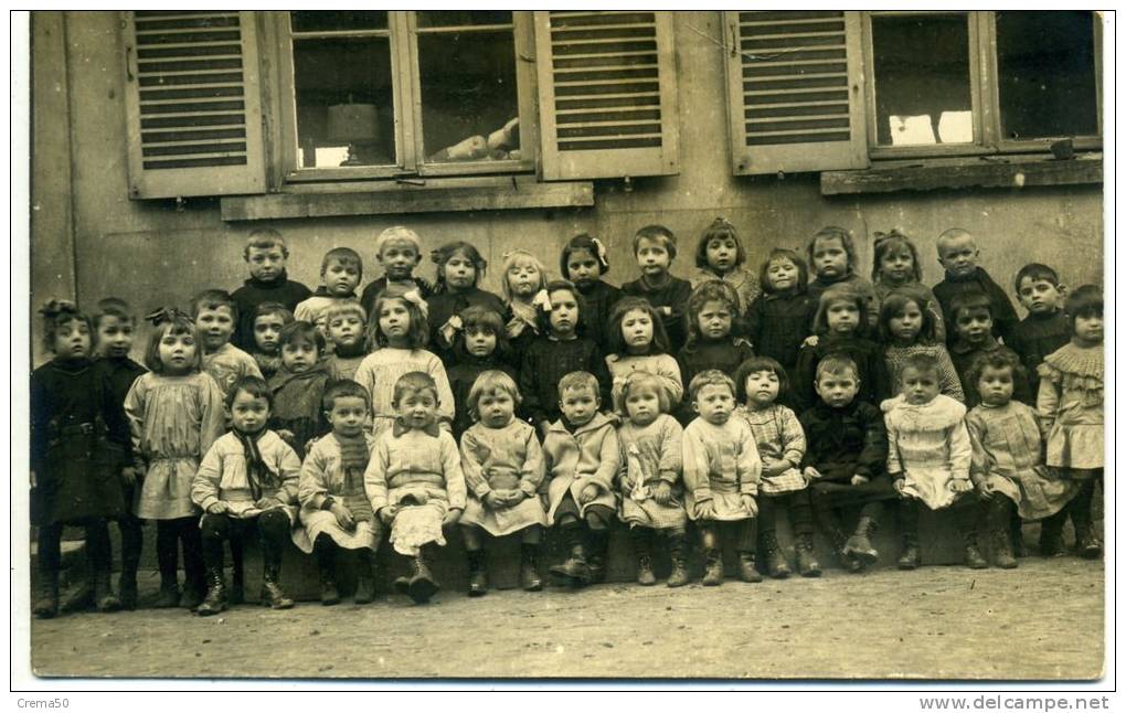 PHOTO DE GROUPE D'ENFANTS A L'ECOLE - Photo Carte - Ecoles