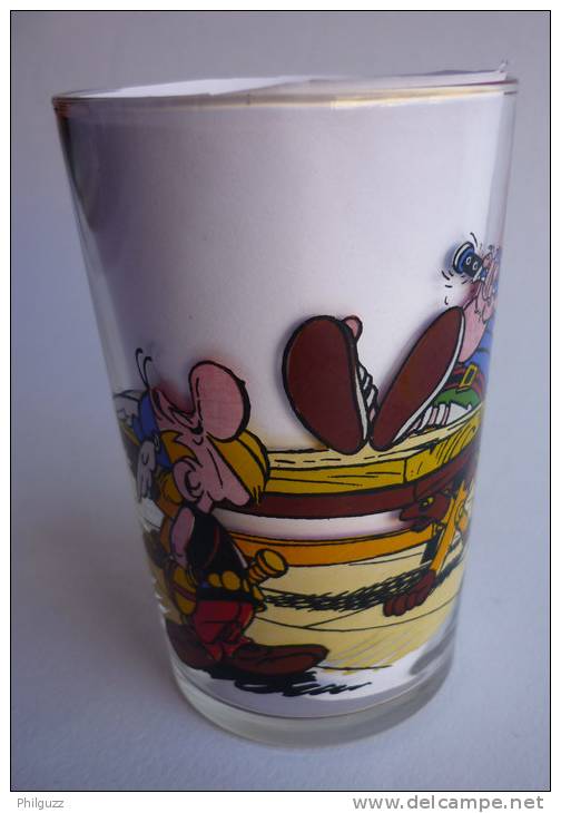 VERRE ASTERIX AMORA 1968 10 A ET UN FONCTIONNAIRE ROMAIN - Art De La Table