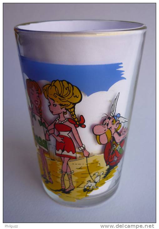 VERRE ASTERIX AMORA 1968 13 A CROISE 2 PIN-UP - Dishes