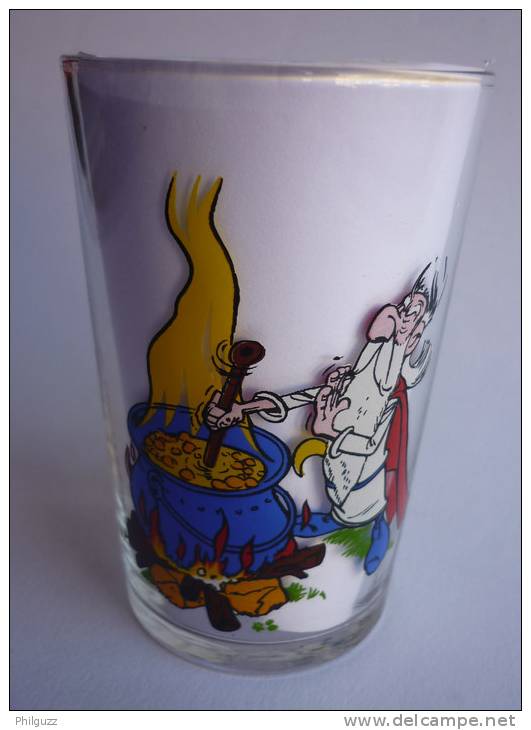 VERRE ASTERIX AMORA 1968 37b P TOUILLE DANS SON CHAUDRON - Dishes