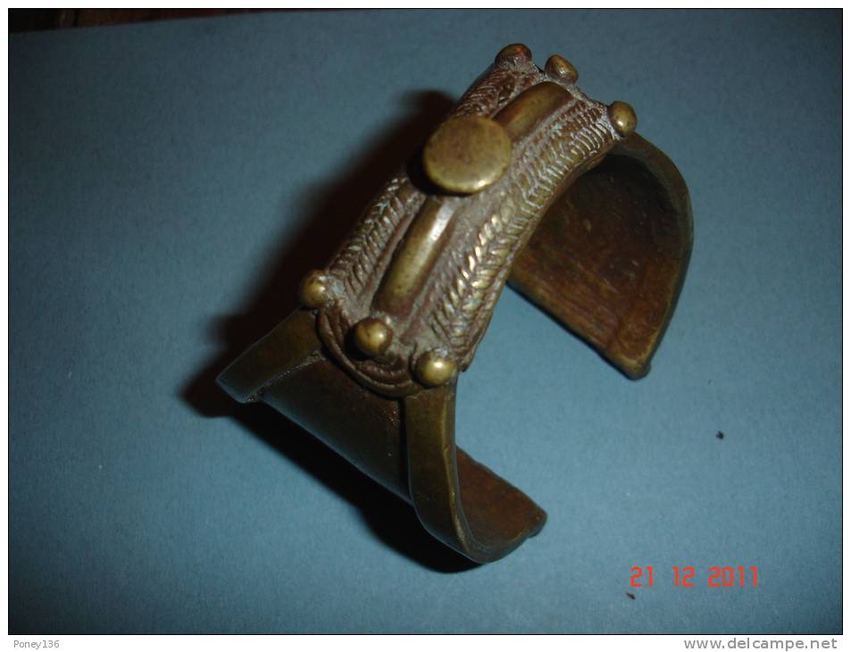 Bracelet Malien ,bronze ,diam Int: 6,5cms H:8 Cms - Ethnics
