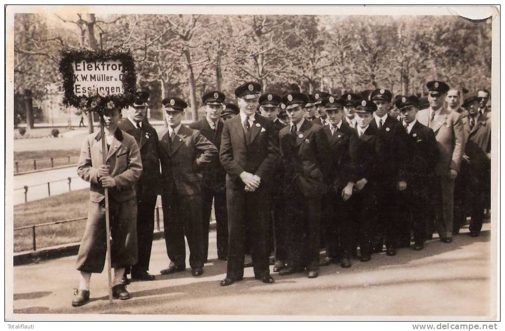 Esslingen Neckar Firmenbelegschaft Elektro K W Müller Um 1936 Im Stadtbild Umzug Wartend - Esslingen