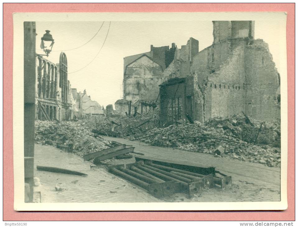 PHOTOGRAPHIE - 59 - DUNKERQUE - WWII / RUINES  - RUE ALEXANDRE III / NOUVELLES GALERIES - Guerre, Militaire