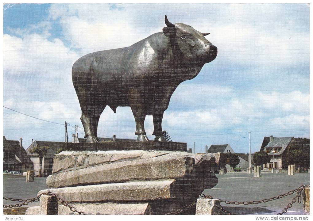 DPT 12 @  Souvenir De LAGUIOLE @  Le Taureau Oeuvre Du Sculteur Guyot - Laguiole