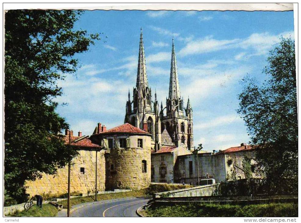 BAYONNE CATHEDRALE CHATEAU VIEUX ET LE BOULEVARD - Bayonne