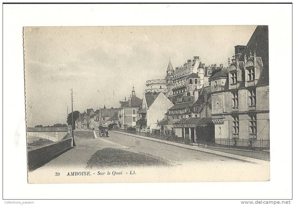 Cp, 37, Amboise, Sur Le Quai - Amboise