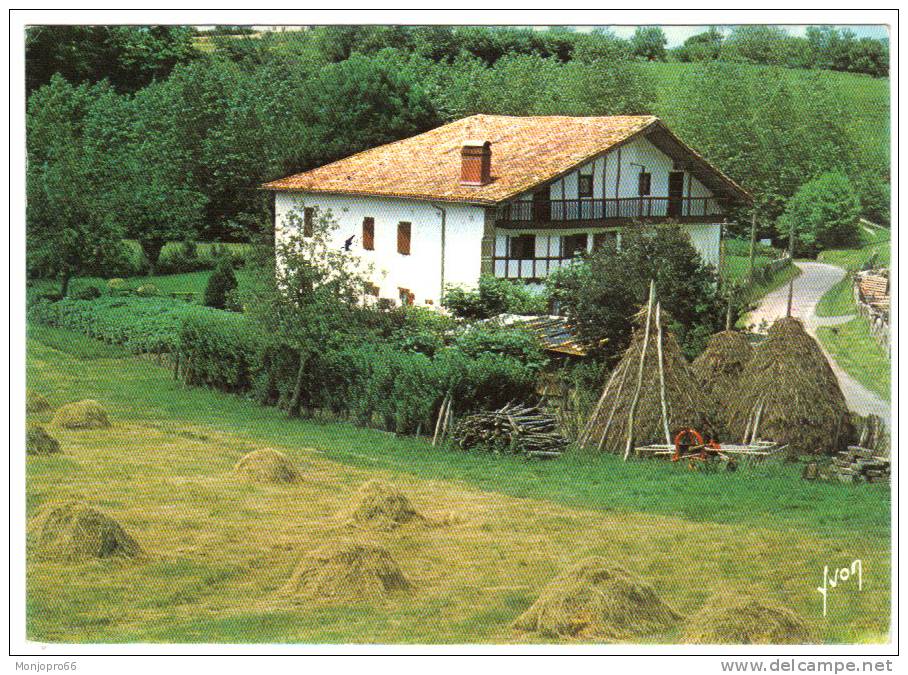 CPM D Une Ferme Typique Des Environs De Sare En Pays Basque - Other