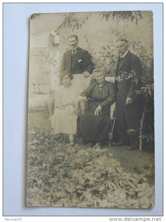 Photo De Famille - Carte Postale Photo. - Genealogie