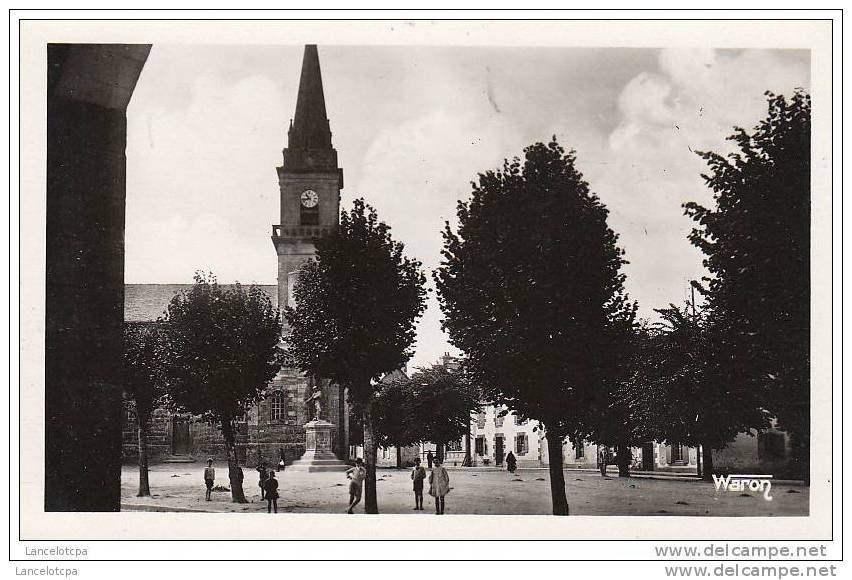 56 - CLEGUEREC / L'EGLISE ET LA PLACE - Cleguerec