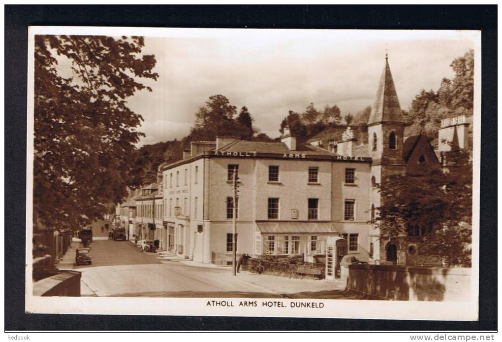 RB 809 - Postcard - Trust House Hotel - Atholl Arms Hotel Dunkeld Perthshire Scotland - Telephone Box - Perthshire