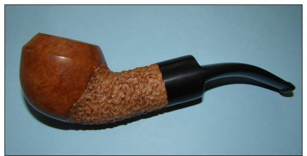 Pipe Genre Bouffarde Neuve De St Claude, En Racine De Bruyère, Tuyau Semie Courbe, - Pipes En Bruyère