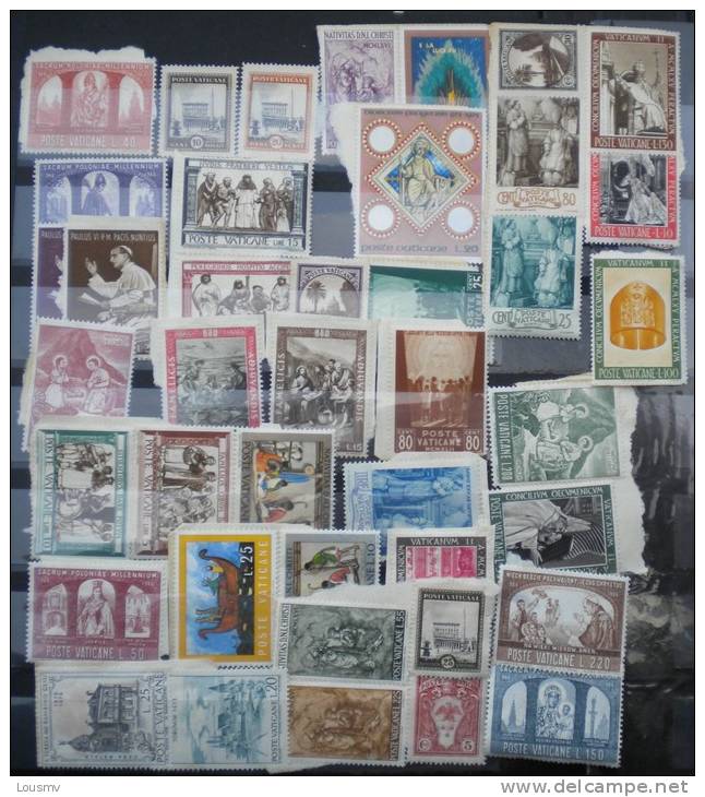 Lot De 40 Timbres De La Poste Vaticane (neufs Sur Fragments De Papier) - Other & Unclassified