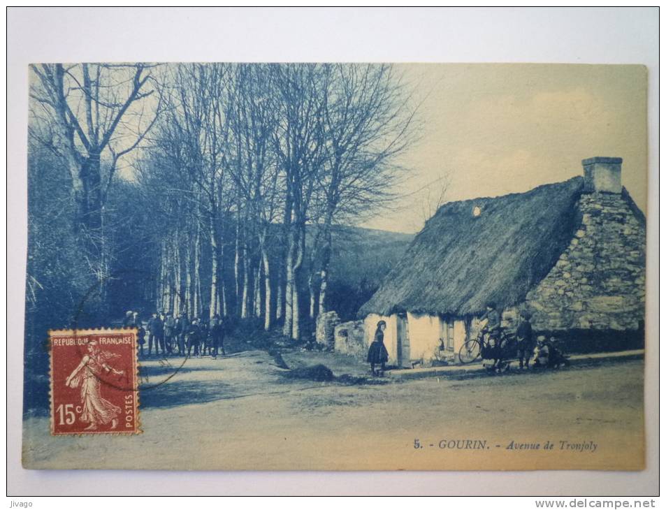 GOURIN  (Morbihan)  :  Avenue De  TRONJOLY  -  Carte Animée  - Gourin