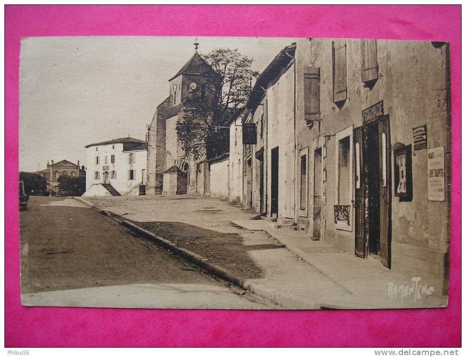 Cpa 79 MAUZE SUR LE MIGNON Place De L Eglise    Mairie,commerce,Pharmacie - Mauze Sur Le Mignon