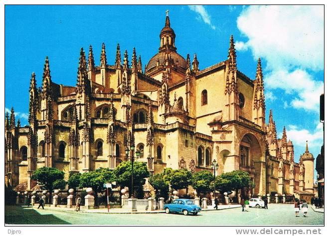 Segovia  Cathedral  Cars / Oldtimers / Auto - Segovia