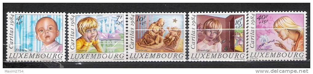 1984 - N. 1062/66** (CATALOGO UNIFICATO) - Ungebraucht