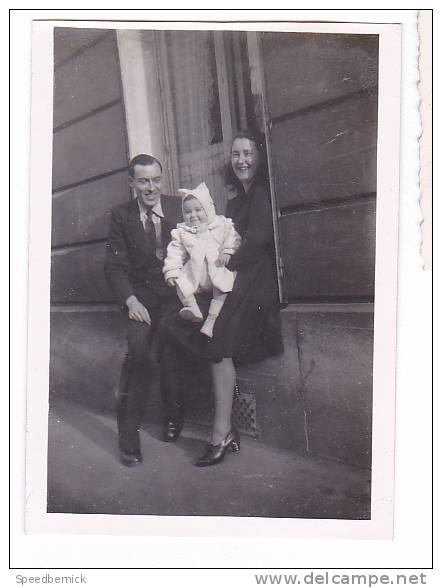 19513 Trois Photo Enfant 1947 Parent Grand Parent - Sans Doute Paris France - Non Classés