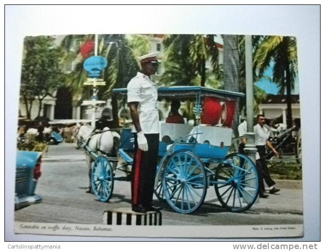 Police Constable On Traffic Duty Nassau Bahamas  The Bahama Islands Carrozza A Cavallo - Police - Gendarmerie