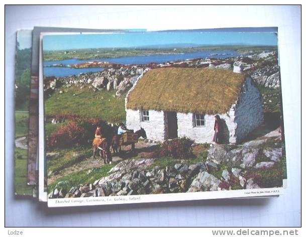 Ierland Ireland Galway Thatched Cottage And People - Galway