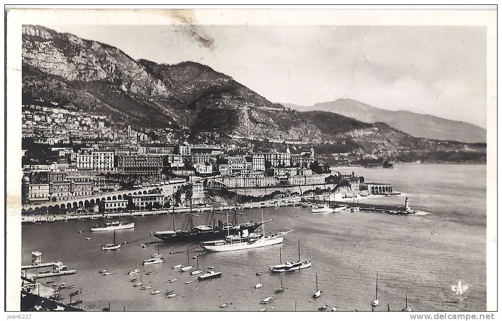 Monaco - Vue Sur Le Port Et Monte-Carlo - Porto