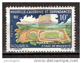 Timbre Nouvelle Calédonie 1967 Y&T N°337 *. Stade De Magenta à Nouméa. 10 F. Polychrome. Cote 2.00 € - Ungebraucht