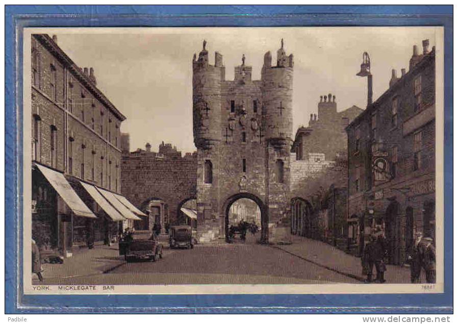 Carte Postale  Angleterre York  Micklegate Bar Trés Beau Plan - York