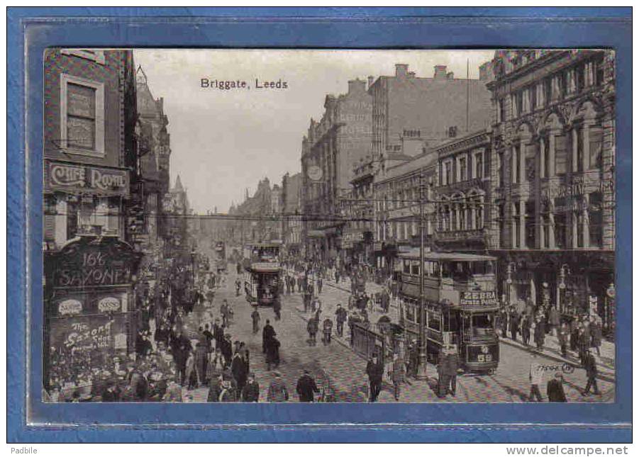 Carte Postale  Angleterre Leeds Briggate Trés Beau Plan - Leeds