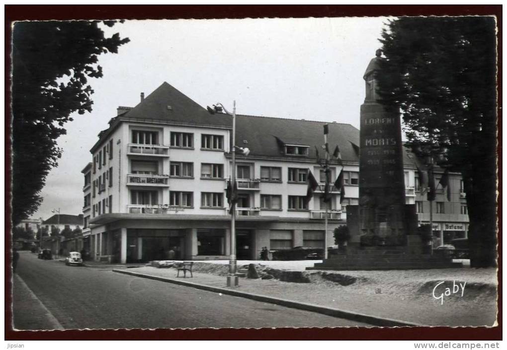 Cpsm Du  56 Lorient  Hôtel De Bretagne  Et Le Monument Aux Morts BRA7 - Lorient