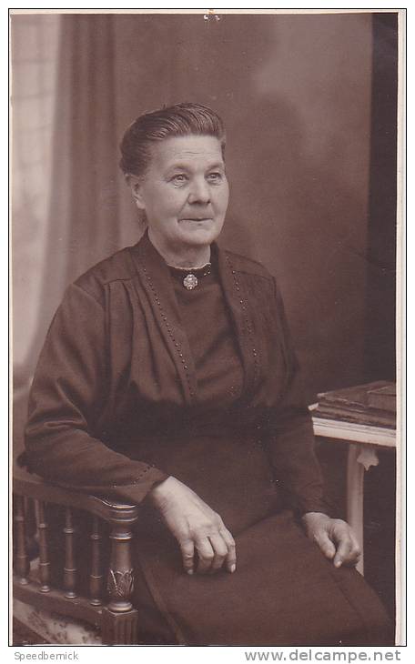 19626 Carte Photo  Femme Grand Mere Sans Doute Du Photographe Leclercq à Pont à Celles - Pont-a-Celles