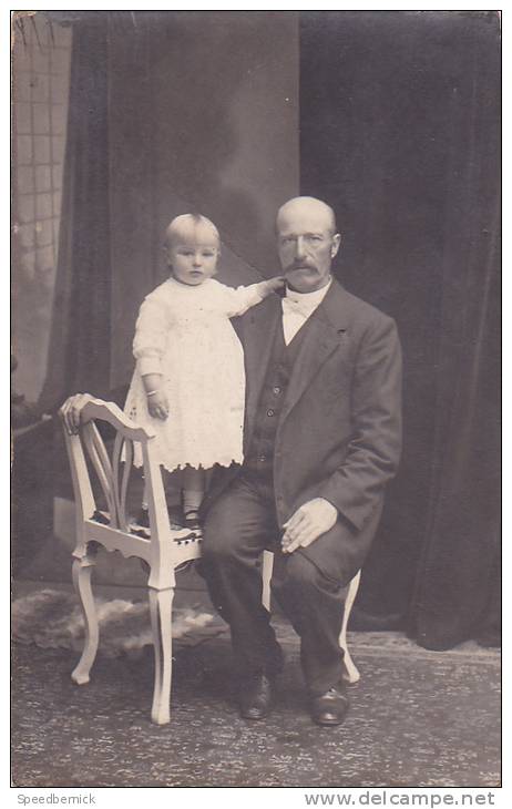 19641 Carte Photo Enfant Grand Pere Famille Ganty Delannoy,  Pont à Celles. - Pont-a-Celles