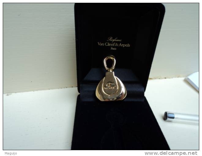 VAN CLEEF & ARPELS " FIRST" BROCHE SUPERBE DS COFFRET VELOURS  NOIR   LIRE !!!!    LIRE!!! - Miniatures Womens' Fragrances (in Box)
