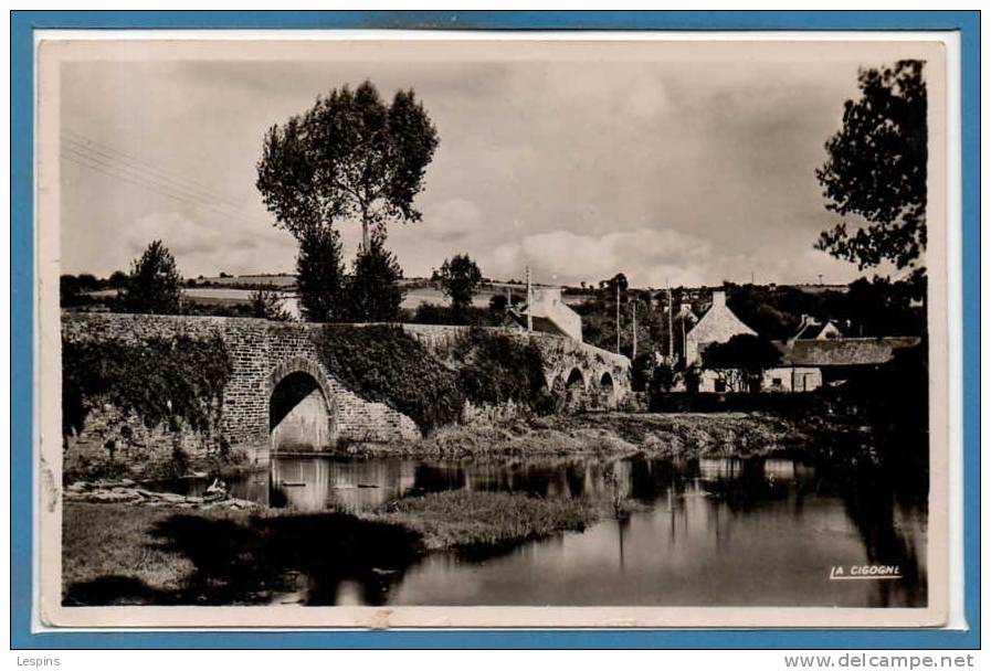 29 - CARHAIX -- Le Vieux Pont - 1950 - Carhaix-Plouguer