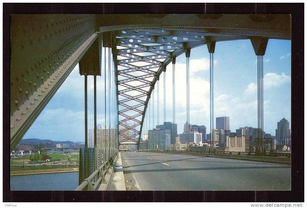 Gateway Center Buildings And Golden Trianal As Seen From The Fort Pitt Bridge - Circulated - Circulé - Gelaufen - 1963 - Pittsburgh