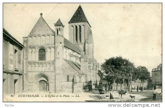 N°16344 -cpa Ouistreham -l'église Et La Place- - Ouistreham