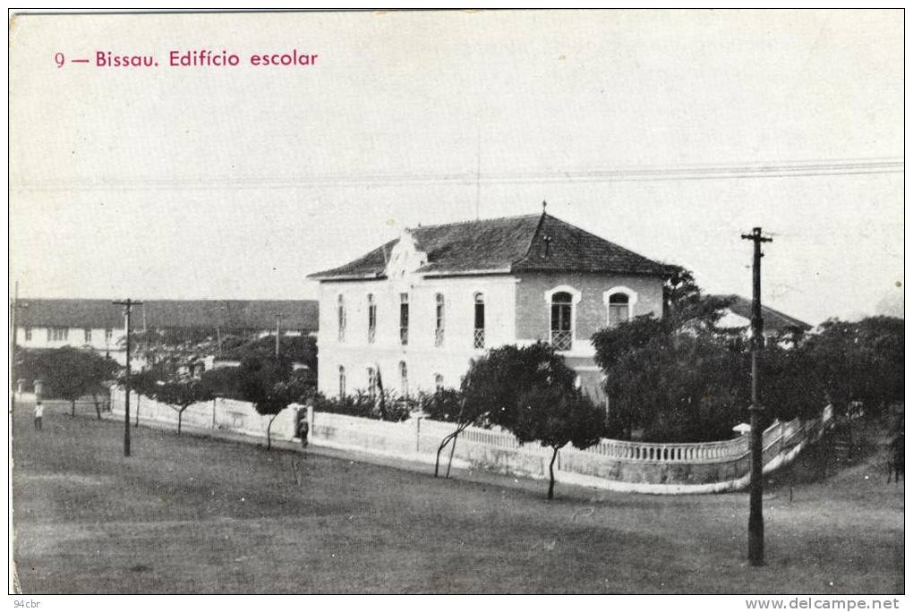 CPA (guinée Portugaise) BISSAU  Edificio Escolar - Guinea-Bissau