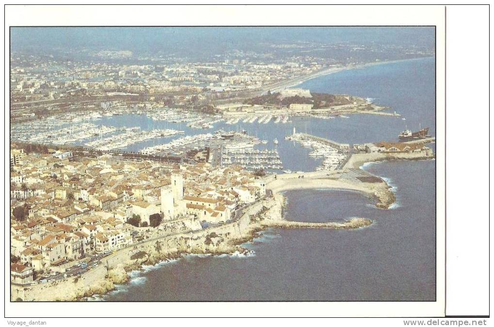 CP, 06, Antibes, Vue Aérienne Sur La Vieille Ville, Le Port Et Le Fort Carré, 1986, Voyagée - Antibes - Altstadt