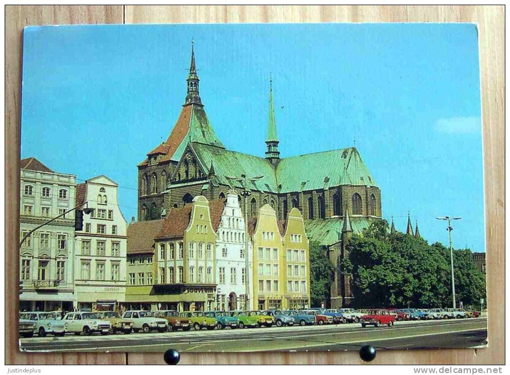 ALLEMAGNE ROSTOCK ERNST THALMANN PLATZ VOITURES ANCIENNES COCCINELLE VW NON VOYAGE - Rostock