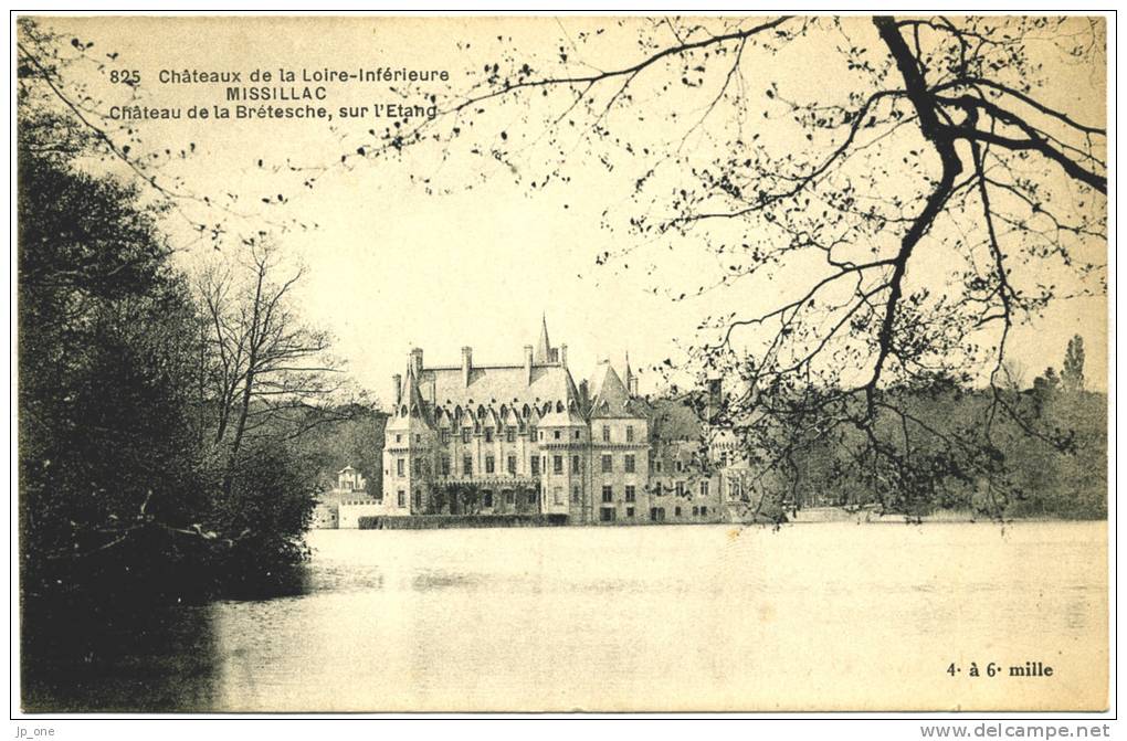 CPA  44 - MISSILLAC      Château De La Brétesche, Sur L´Etang      (TBE) - Missillac