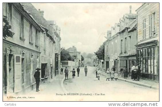 14 Bourg De MEZIDON Une Rue - Autres & Non Classés