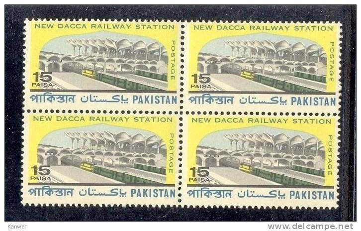 1969 PAKISTAN NEW DACCA RAILWAT STATION TRAIN  BLOCK OF 4 UMM - Pakistan