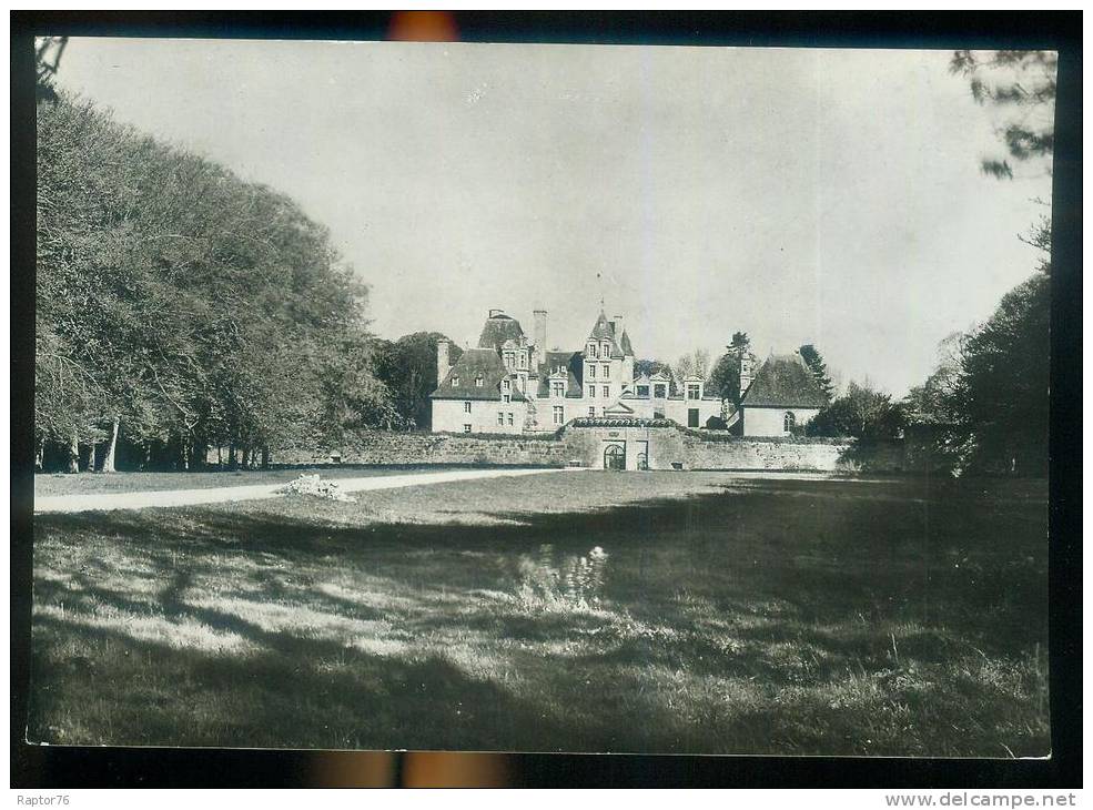 CPM  Neuve SAINT VOUGAY  Le Château De Kerjean, Ensemble Sud - Saint-Vougay