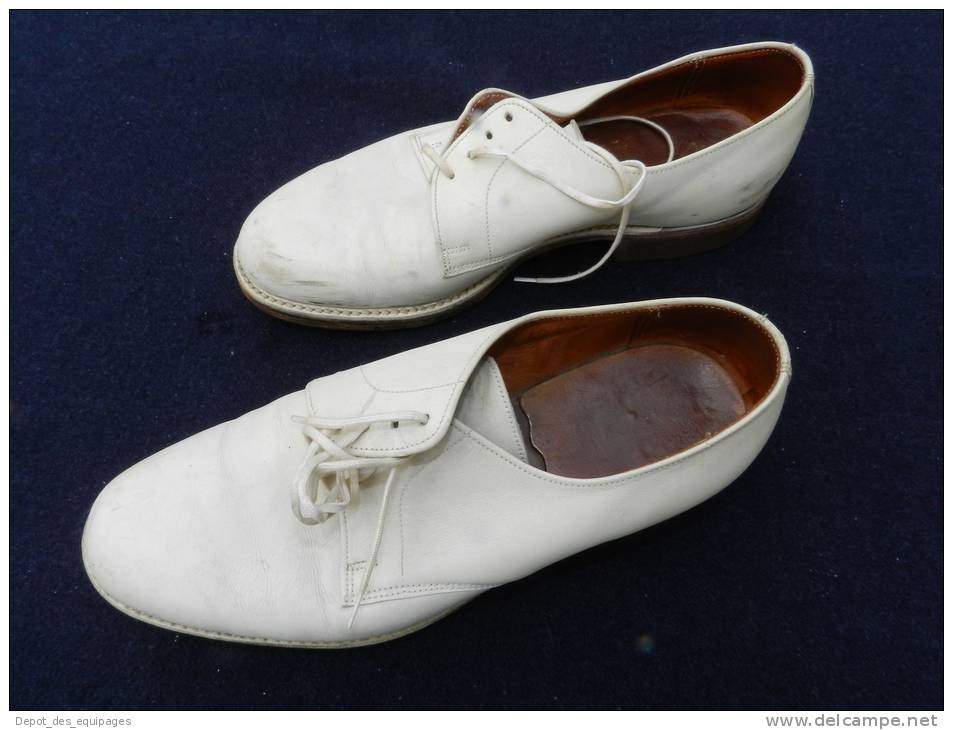 BELLE PAIRE CHAUSSURES REGLEMENTAIRES BLANCHES  EN CUIR - Uniformes