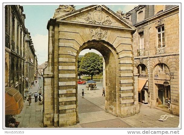 33.063.24 - BORDEAUX - La Porte Dijeaux - Non écrite Dos Propre - Animée - Scan Recto-verso - Bordeaux